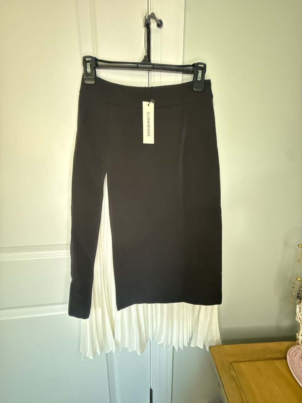 Commense Black & White Contrast Pleated Hem Midi Skirt Size XS New With Tags